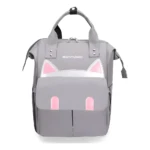 Mochila pañalera gris con diseño de gato, ideal para bebé.