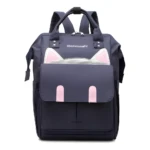 Mochila pañalera azul marino con diseño de gato, ideal para bebé y mamá.