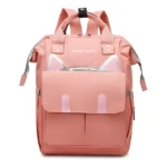 Mochila pañalera rosa de Oxford con diseño de gato, compartimentos organizadores y asas acolchadas.