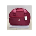 Bolso de mano color vino tinto, con asas suaves y logo de avión bordado, ideal para viajes.