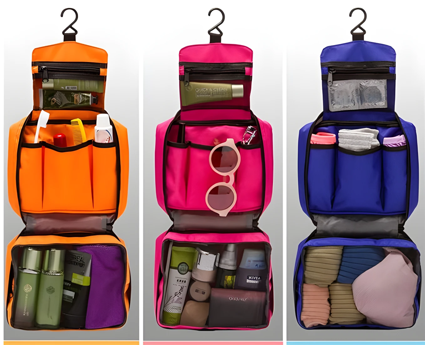 Tres bolsos organizadores viajeros colgantes abiertos: naranja con artículos de aseo, fucsia con gafas de sol y azul con ropa doblada.