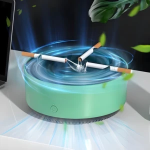Cenicero purificador de aire verde. Elimina humo y olores. Incluye tres cigarrillos.