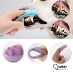 Cepillo de silicona azul para limpiar dientes de perro, con antes y después de la higiene bucal.