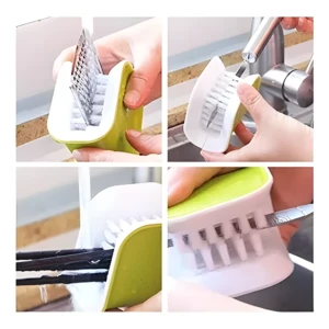Cepillo limpiador verde y blanco para cubiertos, con ranuras para lavar eficientemente.