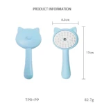 Cepillo para mascotas azul claro con forma de gato (8.5cm ancho, 17cm alto), con cerdas visibles en la vista trasera y fabricado en TPR+PP, peso 82.7g.