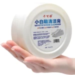 Crema limpiadora blanca para zapatos, ideal para desmanchar y proteger.