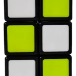 Cuboide 1x2x3 ensamblado, mostrando tres caras: dos paneles verde lima brillante y una cara blanca mate, en marco negro.
