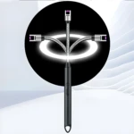 Encendedor eléctrico recargable negro con tres cuellos flexibles metálicos y arcos de plasma morado, sobre fondo blanco.