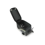 Estuche porta celular para bicicleta, negro, abierto, con cable blanco en interior.