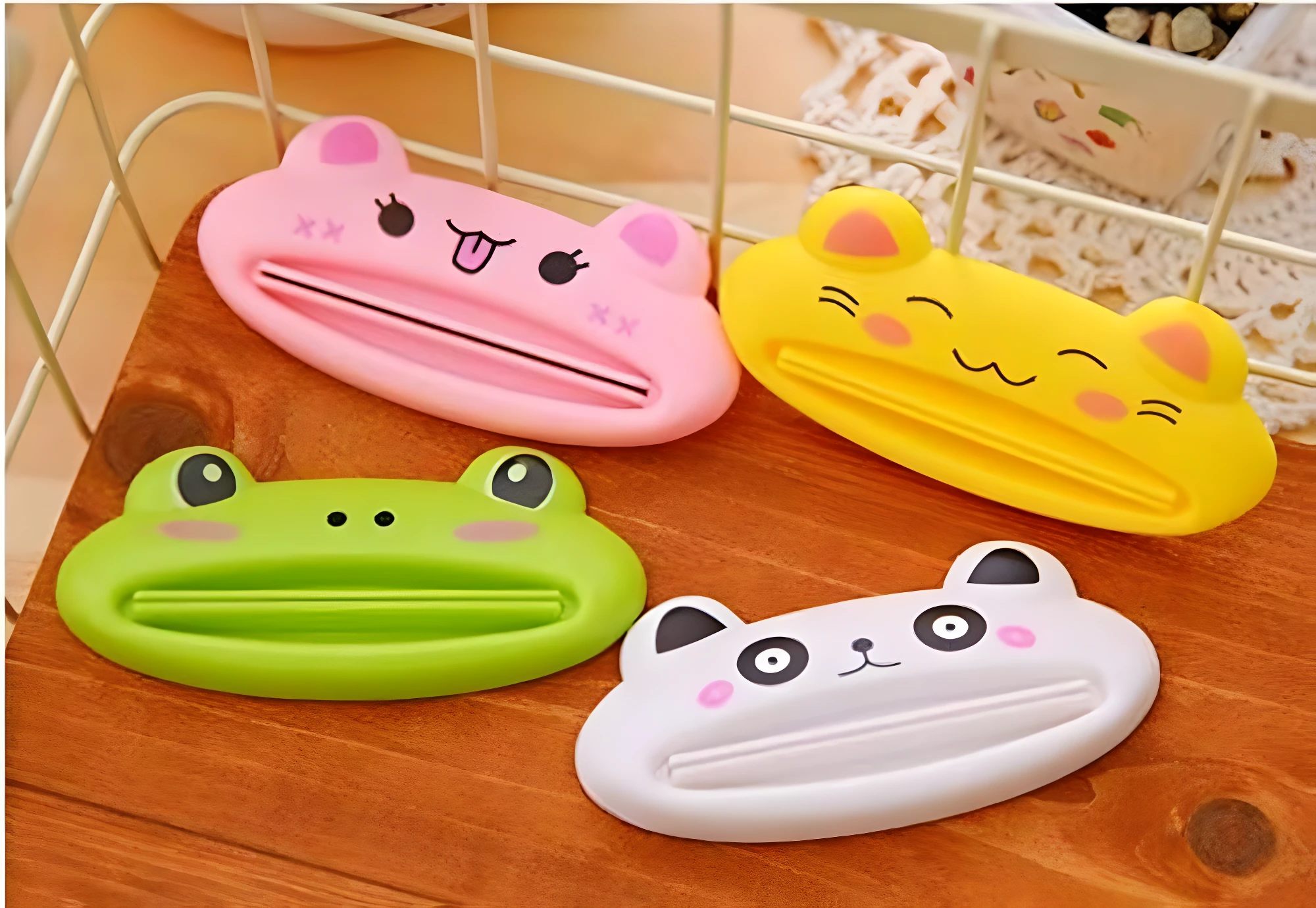 Exprimidor pasta dental animalitos, set x4, rosa, amarillo, verde y blanco, para aprovechar al máximo.