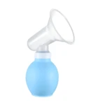 Extractor de leche materna manual, azul pastel, con embudo transparente, ideal para recién nacidos.
