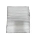 Filtro de aire acondicionado para cabina Chevrolet Sonic, con pliegues blancos y marco delgado.