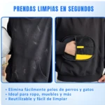 Comparativa de removedor de pelo: buzo negro con pelusa vs. buzo limpio tras usar cepillo quitapelos amarillo y negro.