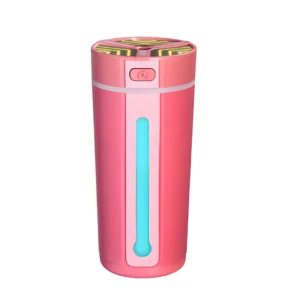 Humidificador portátil rosa con ventana azul, botón "A" y rejilla superior para coche y oficina.