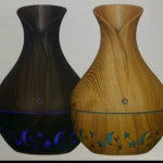 Humidificador difusor USB diseño jarra madera clara y oscura, con luces de luna y estrellas.