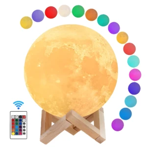 Lámpara Luna 3D luz cálida sobre base madera, incluye control remoto y muestra selección de colores LED.