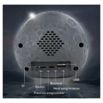 Altavoz Bluetooth en forma de luna con puertos TF, DC, micro USB y USB, y controles de canción y volumen.