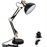 Lámpara articulada estilo Pixar negra con brazo metálico, base redonda y prensa de sujeción adicional para escritorio, incluye cable con interruptor.