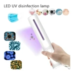 Lámpara LED UV blanca portátil para desinfección, iluminando bacterias y virus.
