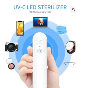 Lámpara esterilizadora UV portátil blanca, muestra tiempo de 15s, ideal para desinfectar objetos como celulares, máscaras, relojes y lentes.