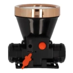 Linterna minera LED negra con borde superior cobre, vista frontal mostrando botón naranja, puerto de carga USB tapado y pivote de ajuste lateral.