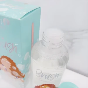 Set x2 Líquido Limpiador de Brochas Trendy, líquido transparente en botella con tapa, caja azul turquesa con diseño.