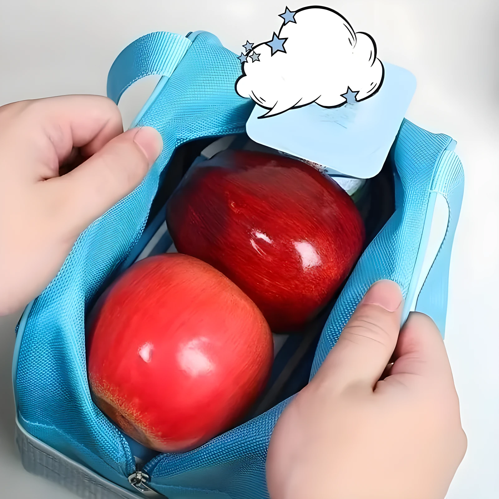 Lonchera térmica azul con dos manzanas rojas, abierta, vista desde arriba.