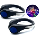 Dos taloneras deportivas negras con botón azul, junto a círculo demostrativo de luces LED para calzado en varios colores.