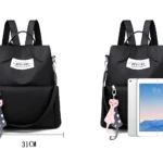 Mochila antirrobo negra para mujer, dimensiones 32x31x13 cm, con llavero de gato y espacio para tableta.