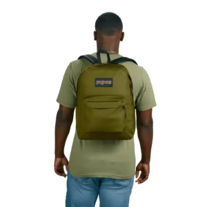 Mochila Jansport verde militar para hombre, vista de espalda, con compartimento frontal.