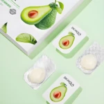 Mascarillas de aguacate BIOAQUA en ampollas individuales y empaque, sobre fondo verde claro.