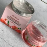 Mascarilla Nocturna Bioaqua de Granada abierta. Tarro de gel rosado junto a su caja rosa con pomegranates y texto en chino/inglés, 120g.