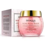 Mascarilla facial Bioaqua Pétalos de Rosa en frasco de vidrio con tapa dorada, gel rosado con pétalos visibles. Contenido 120ml.