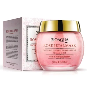 Mascarilla facial Bioaqua Pétalos de Rosa en frasco de vidrio con tapa dorada, gel rosado con pétalos visibles. Contenido 120ml.