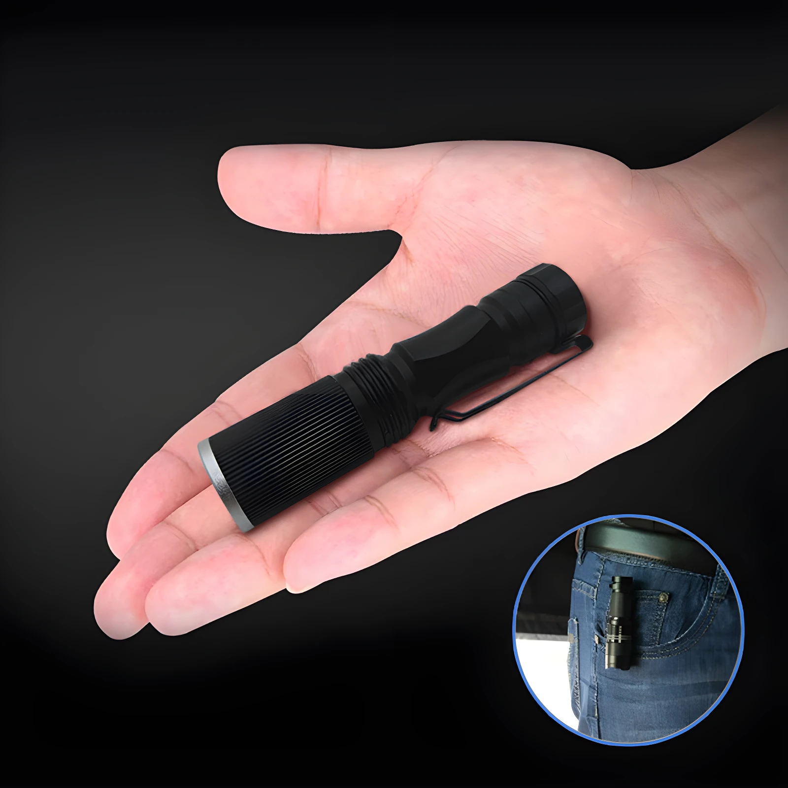 Mini linterna médica LED de aluminio negro con clip, cabe en la palma de la mano.