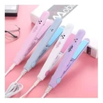 Set de 2 mini planchas alisadoras portátiles en colores pastel, ideales para retoques.