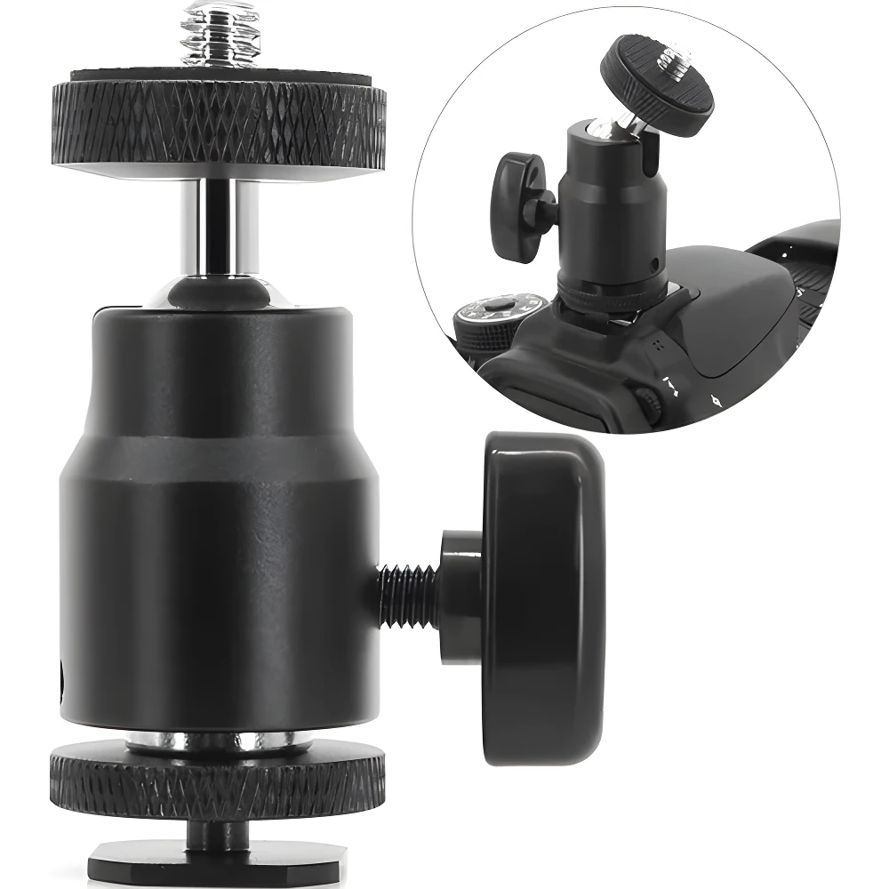 Mini rótula negra metálica con tornillo 1/4" y zapata fría, mostrando ajuste lateral y vista insertada en cámara DSLR.