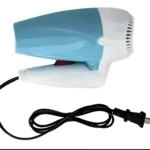 Mini secadora portátil plegable azul y blanca con cable negro.