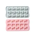 Dos moldes de silicona para hielo o repostería, uno gris claro y uno rosa, con 12 cavidades en forma de moño o mariposa en cada uno.