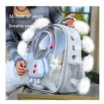 Morral para mascotas transparente con diseño de astronauta, ideal para gatos, con múltiples ventilaciones para respiración fluida.