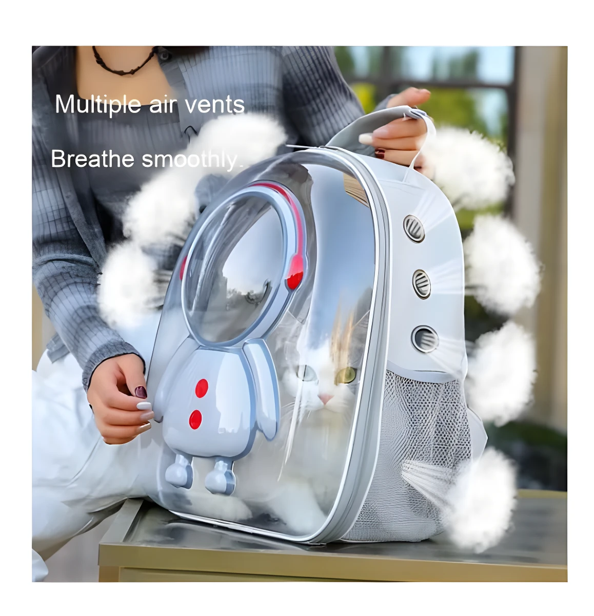 Morral para mascotas transparente con diseño de astronauta, ideal para gatos, con múltiples ventilaciones para respiración fluida.