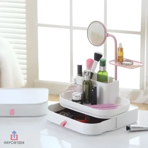 Organizador de maquillaje blanco con espejo ajustable, cajón y compartimentos para cosméticos y brochas.