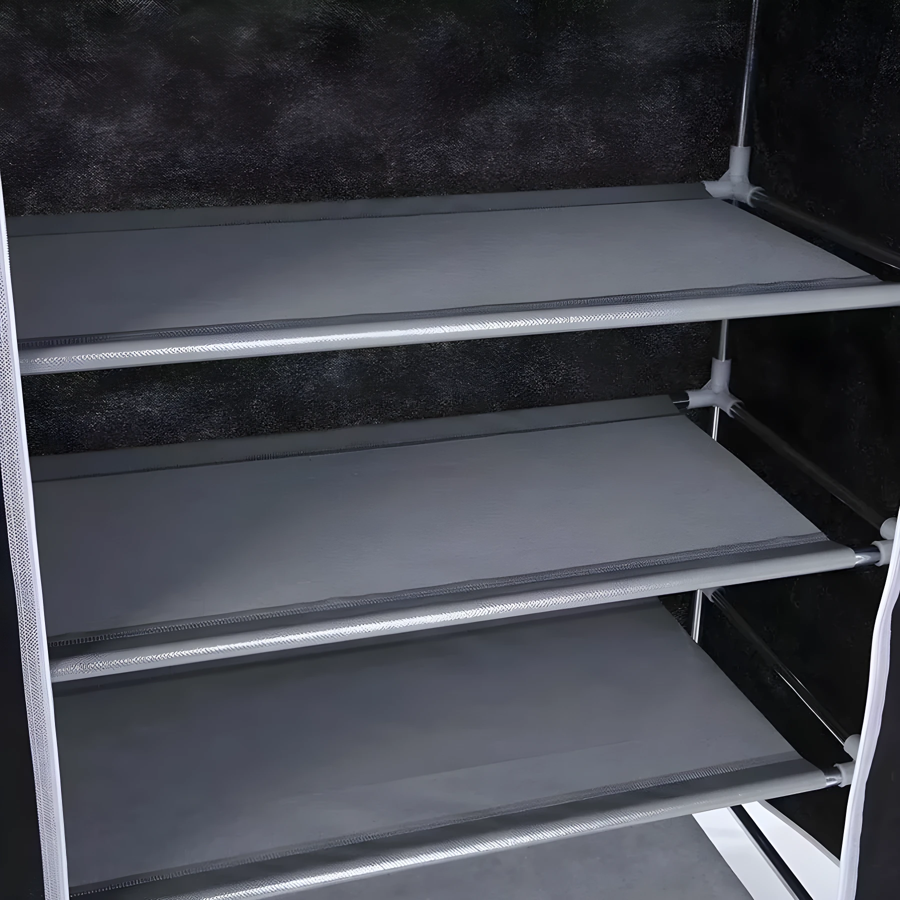 Zapatero de tela no tejida con 10 niveles grises y estructura metálica, ideal para organizar calzado.