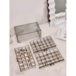 Organizadores de joyería apilables transparentes para anillos y accesorios, con tapa, vista frontal.