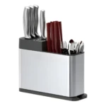 Organizador escurridor plateado para cuchillos y cubiertos.