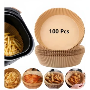 Cien unidades de moldes desechables de papel pergamino marrón para freidora de aire, mostrando papas fritas y pollo asado dentro.