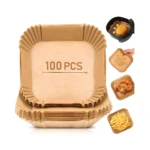 100 unidades de papeles pergamino cuadrados color marrón para freidora de aire, mostrando papas fritas, pollo y pan.