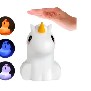 Parlante unicornio de silicona blanca, con cuerno amarillo, tres luces LED de colores: naranja, azul y morado.