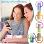 Protector de cable tipo sujetador de silicona con agarre, mostrado en varias combinaciones de colores pastel y vibrantes, en uso simulado para verter líquido.