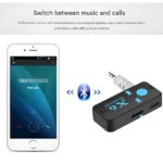 Receptor Bluetooth X6 negro con jack 3.5mm en uso para recibir llamada en celular, ilustrando cambio música/llamada.